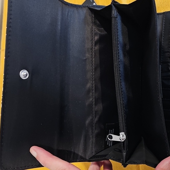 TAHARI RFID WALLET, Black, Floral Paris Patterned, Vegan Leather NWT - Picture 7 of 9